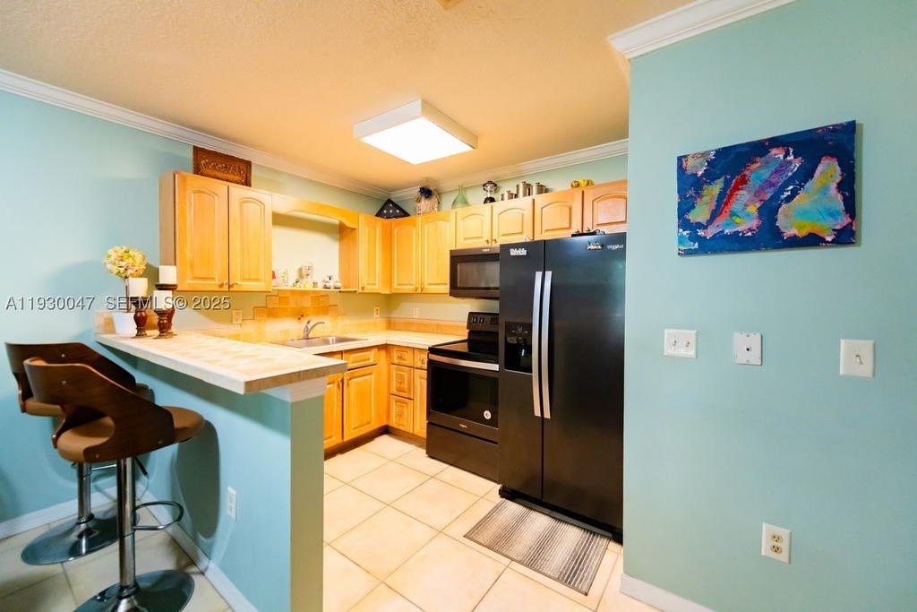 Real estate property located at 63 17th Pl #6, Miami-dade, Seventeenth Place Condo, Miami, FL