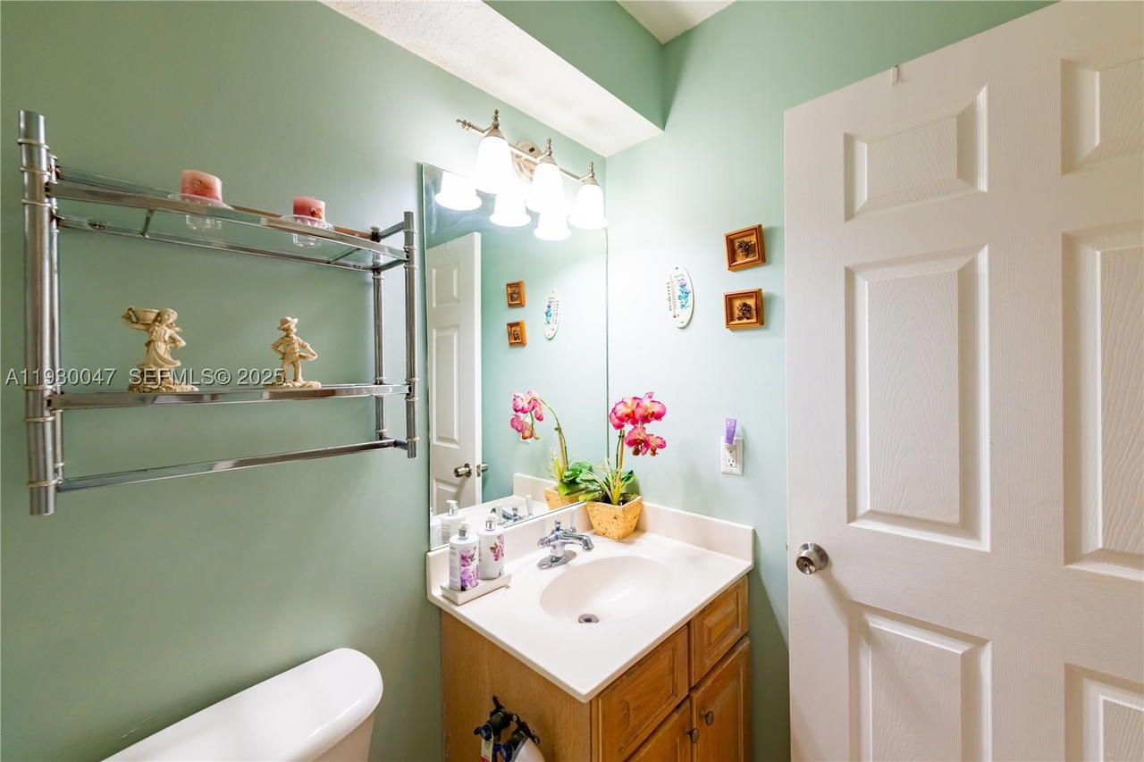 Real estate property located at 63 17th Pl #6, Miami-dade, Seventeenth Place Condo, Miami, FL