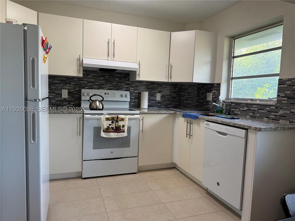 Real estate property located at 900 Tallwood Ave #306, Broward, Arrowwood, Hollywood, FL