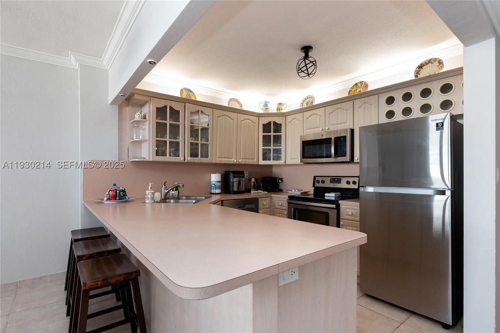 Real estate property located at 3725 Ocean Dr #1421, Broward, Sea Air Towers Condo, Hollywood, FL