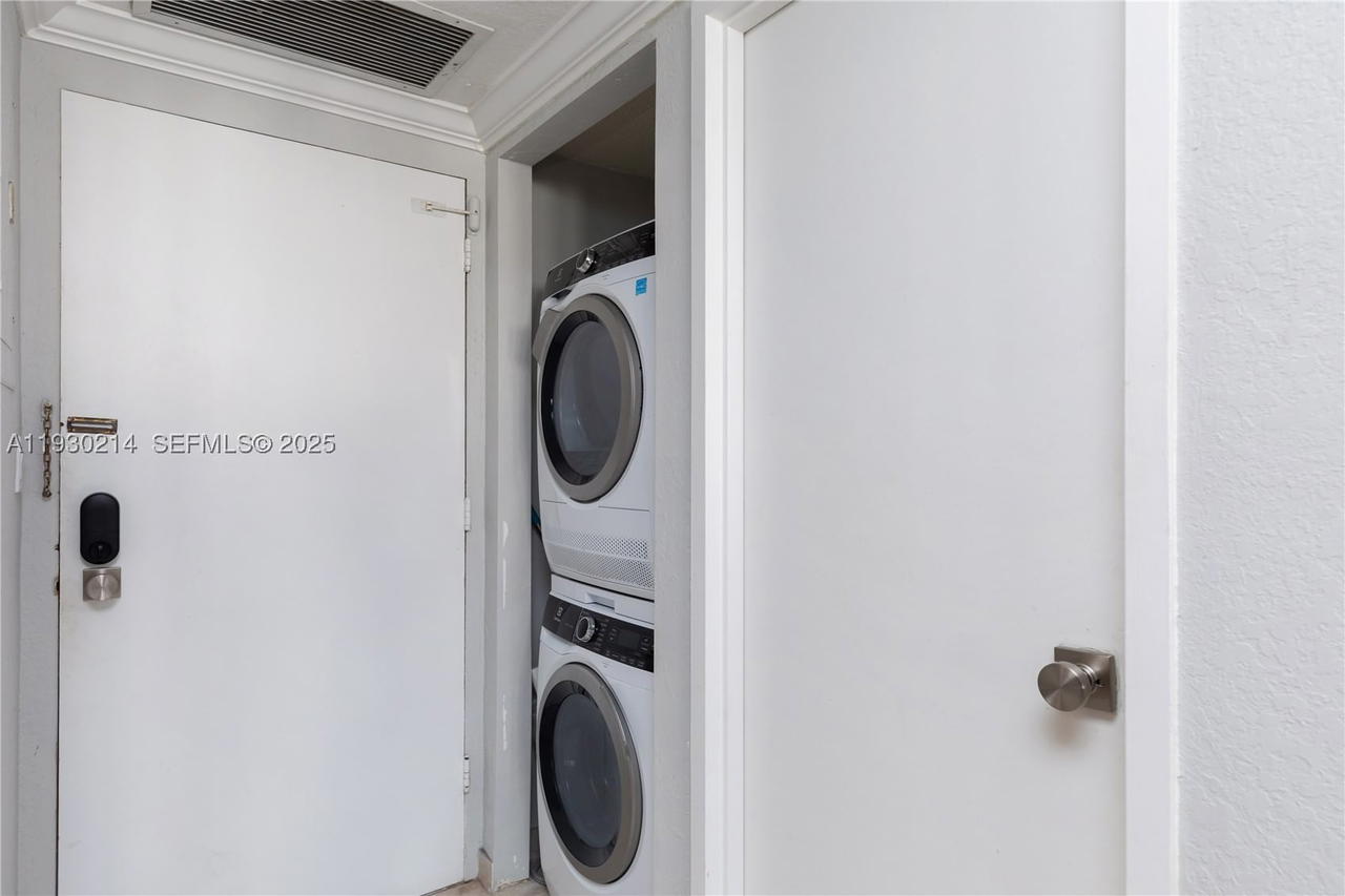 Real estate property located at 3725 Ocean Dr #1421, Broward, Sea Air Towers Condo, Hollywood, FL