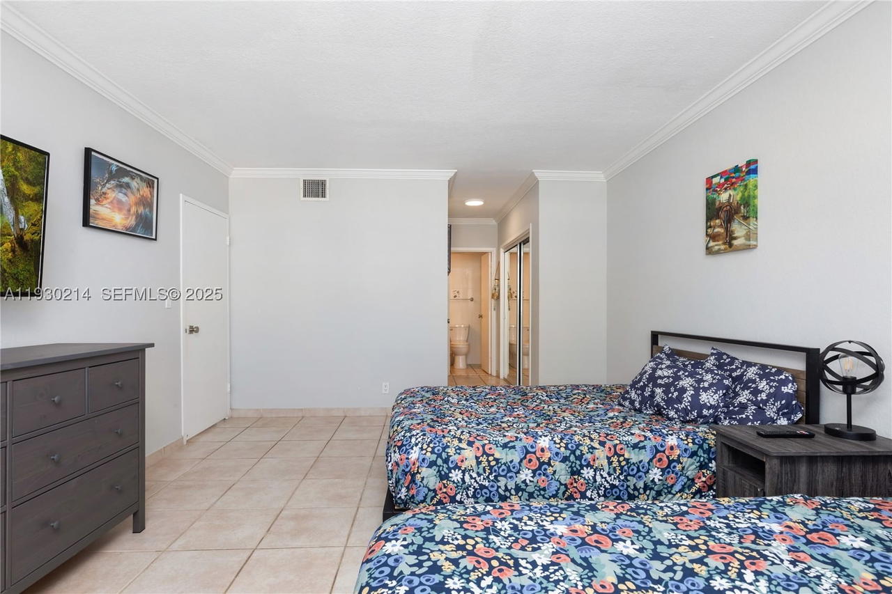 Real estate property located at 3725 Ocean Dr #1421, Broward, Sea Air Towers Condo, Hollywood, FL