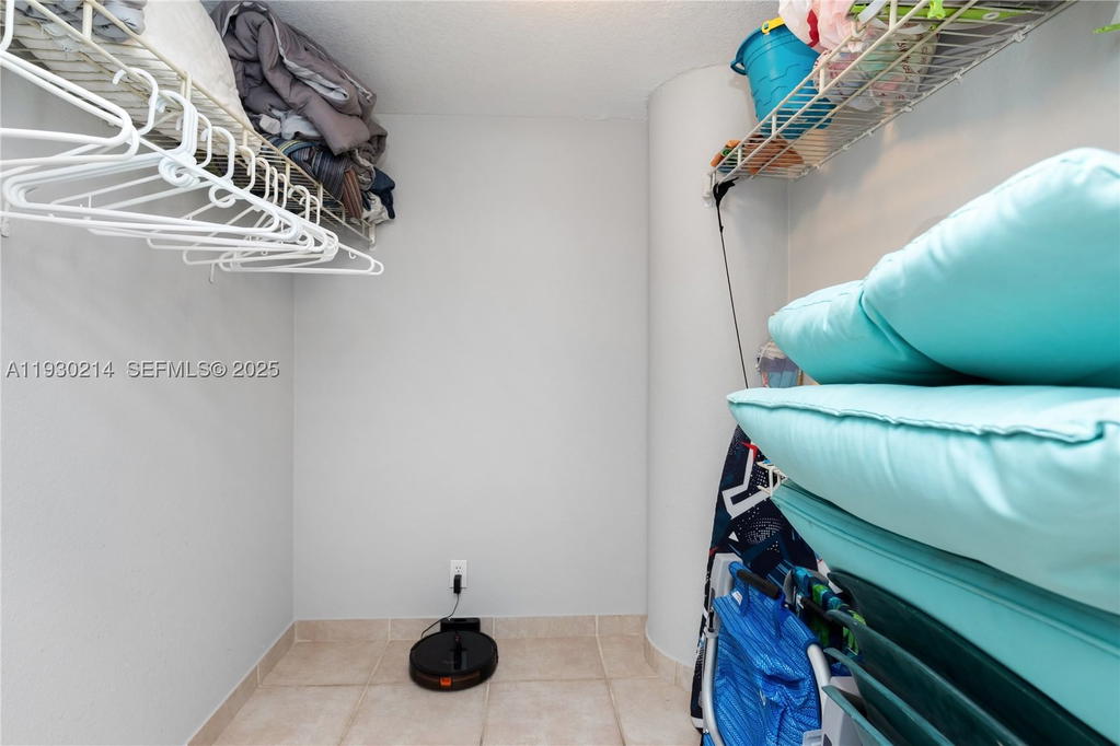 Real estate property located at 3725 Ocean Dr #1421, Broward, Sea Air Towers Condo, Hollywood, FL