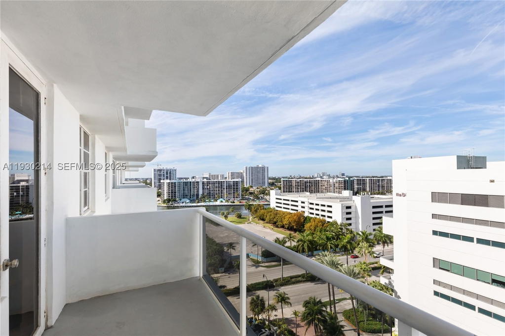 Real estate property located at 3725 Ocean Dr #1421, Broward, Sea Air Towers Condo, Hollywood, FL