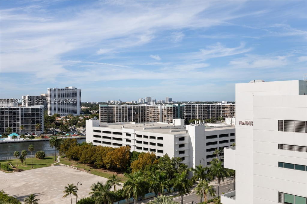 Real estate property located at 3725 Ocean Dr #1421, Broward, Sea Air Towers Condo, Hollywood, FL
