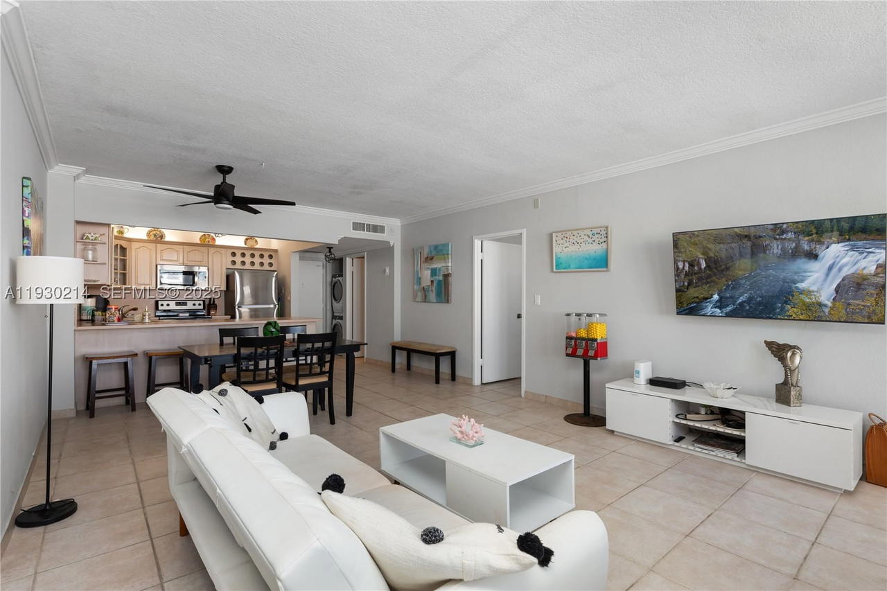 Real estate property located at 3725 Ocean Dr #1421, Broward, Sea Air Towers Condo, Hollywood, FL