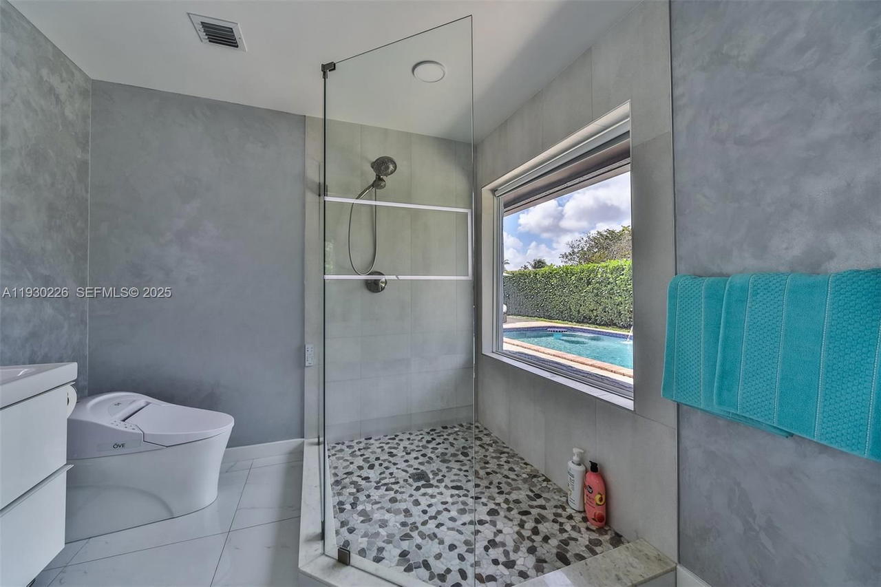 Real estate property located at 20550 8th Ct, Miami-dade, Sky Lake Homes 1st Addn, Miami, FL