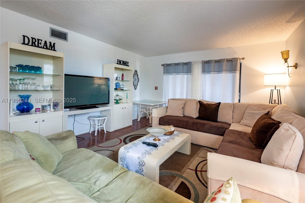 Real estate property located at 4940 Sabal Palm Blvd #414, Broward, Lakes Of Carriage Hills, Tamarac, FL