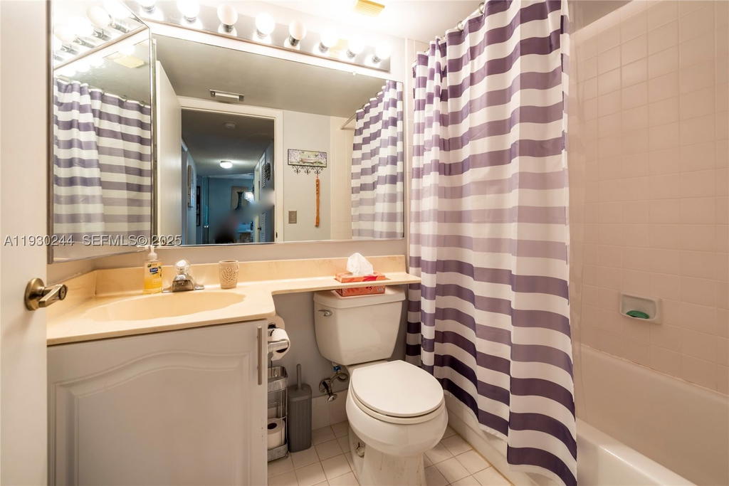 Real estate property located at 4940 Sabal Palm Blvd #414, Broward, Lakes Of Carriage Hills, Tamarac, FL
