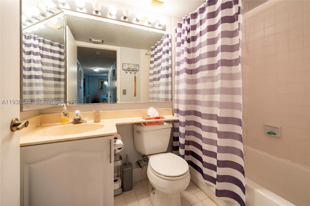 Real estate property located at 4940 Sabal Palm Blvd #414, Broward, Lakes Of Carriage Hills, Tamarac, FL