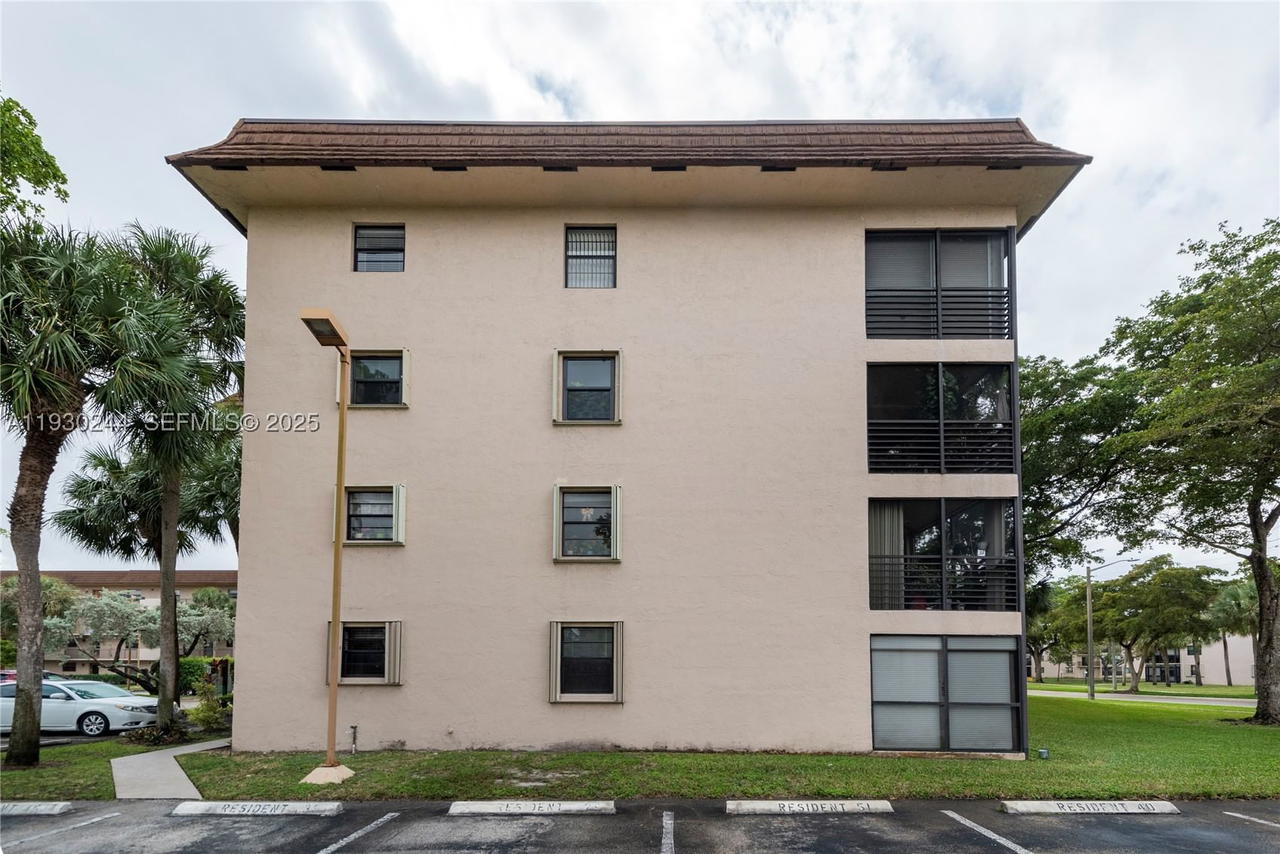 Real estate property located at 4940 Sabal Palm Blvd #414, Broward, Lakes Of Carriage Hills, Tamarac, FL