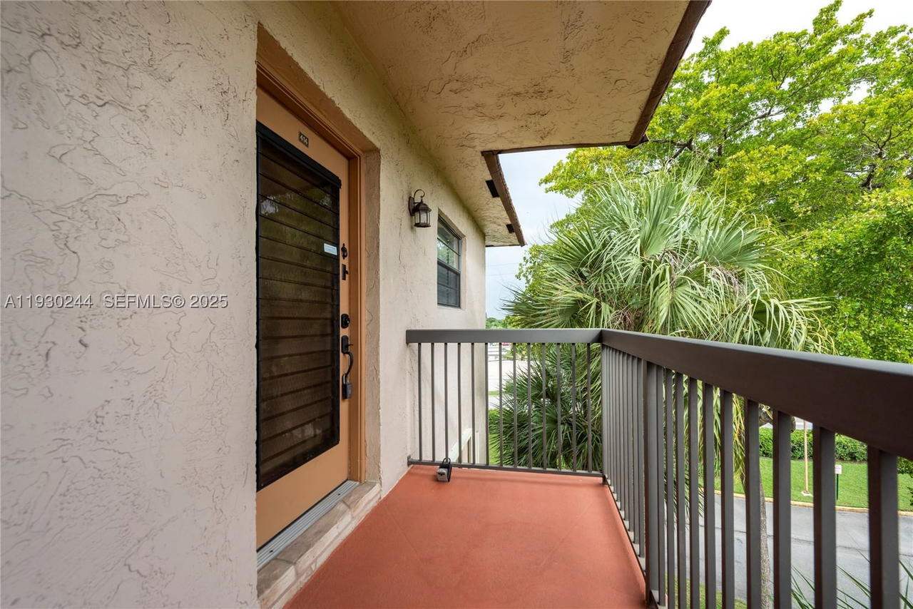 Real estate property located at 4940 Sabal Palm Blvd #414, Broward, Lakes Of Carriage Hills, Tamarac, FL