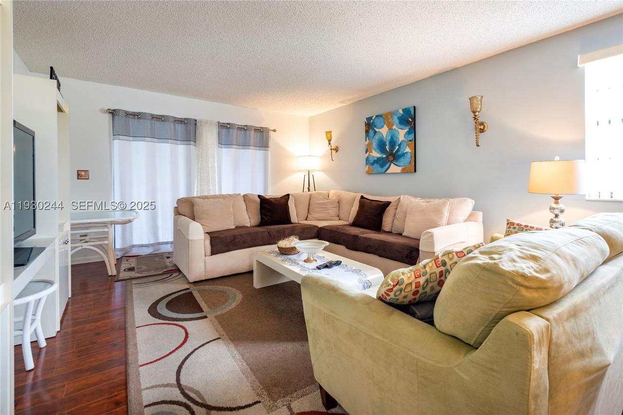 Real estate property located at 4940 Sabal Palm Blvd #414, Broward, Lakes Of Carriage Hills, Tamarac, FL