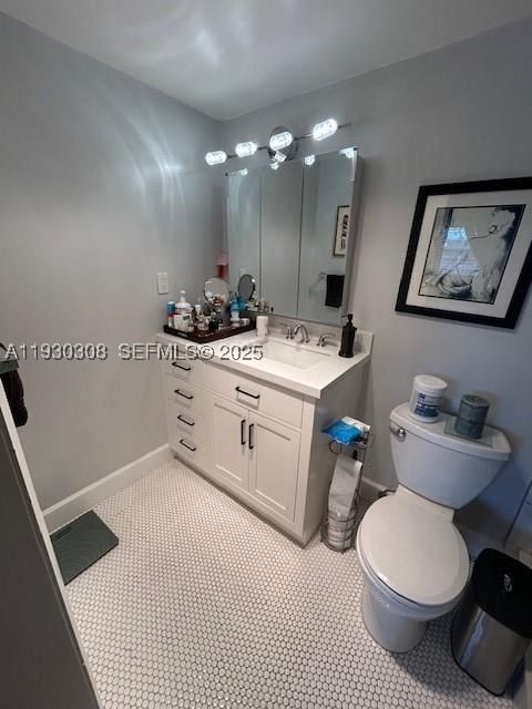Real estate property located at 324 10th St #207, Broward, Meadowbrook Lakes Condo, Dania Beach, FL