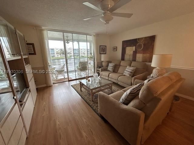 Real estate property located at 324 10th St #207, Broward, Meadowbrook Lakes Condo, Dania Beach, FL