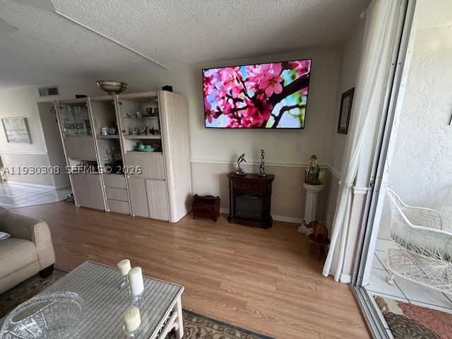 Real estate property located at 324 10th St #207, Broward, Meadowbrook Lakes Condo, Dania Beach, FL
