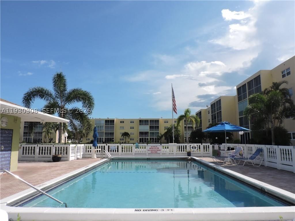 Real estate property located at 324 10th St #207, Broward, Meadowbrook Lakes Condo, Dania Beach, FL