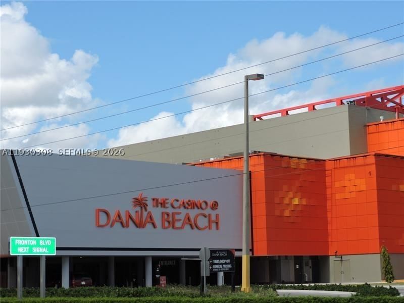 Real estate property located at 324 10th St #207, Broward, Meadowbrook Lakes Condo, Dania Beach, FL