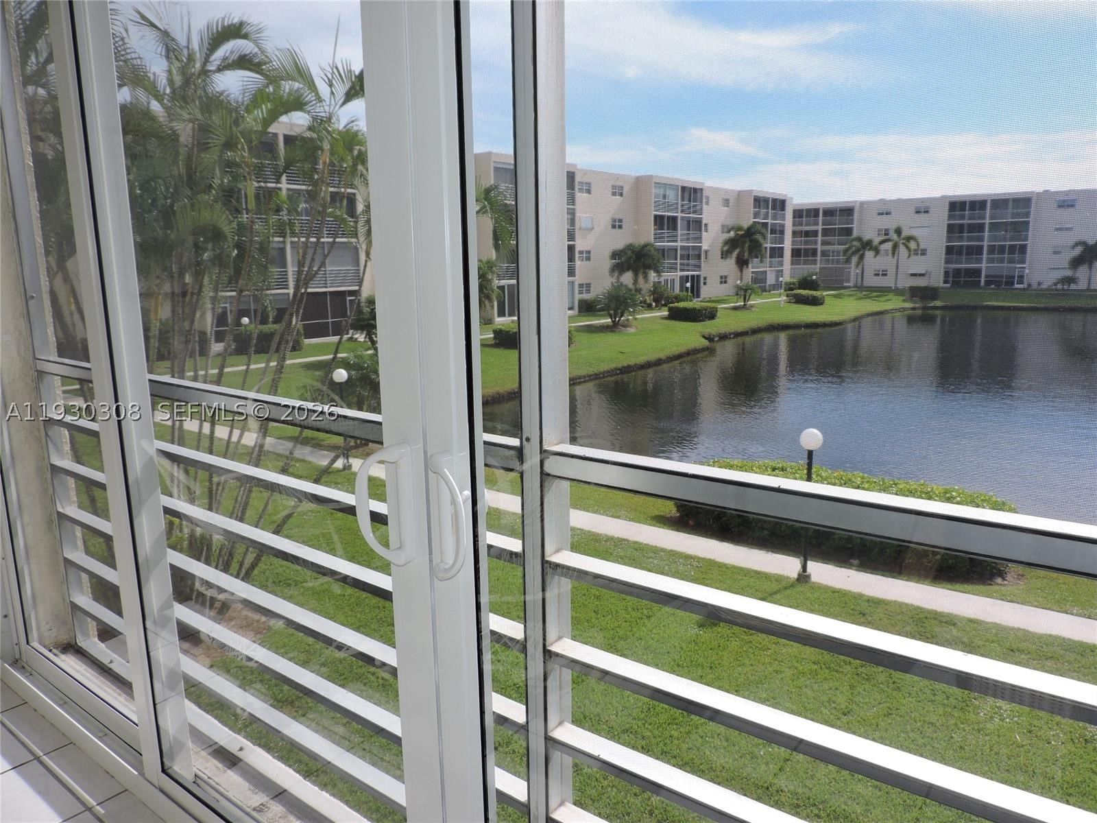 Real estate property located at 324 10th St #207, Broward, Meadowbrook Lakes Condo, Dania Beach, FL