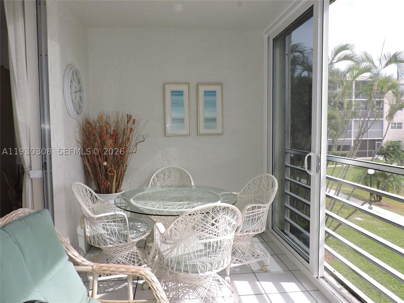 Real estate property located at 324 10th St #207, Broward, Meadowbrook Lakes Condo, Dania Beach, FL