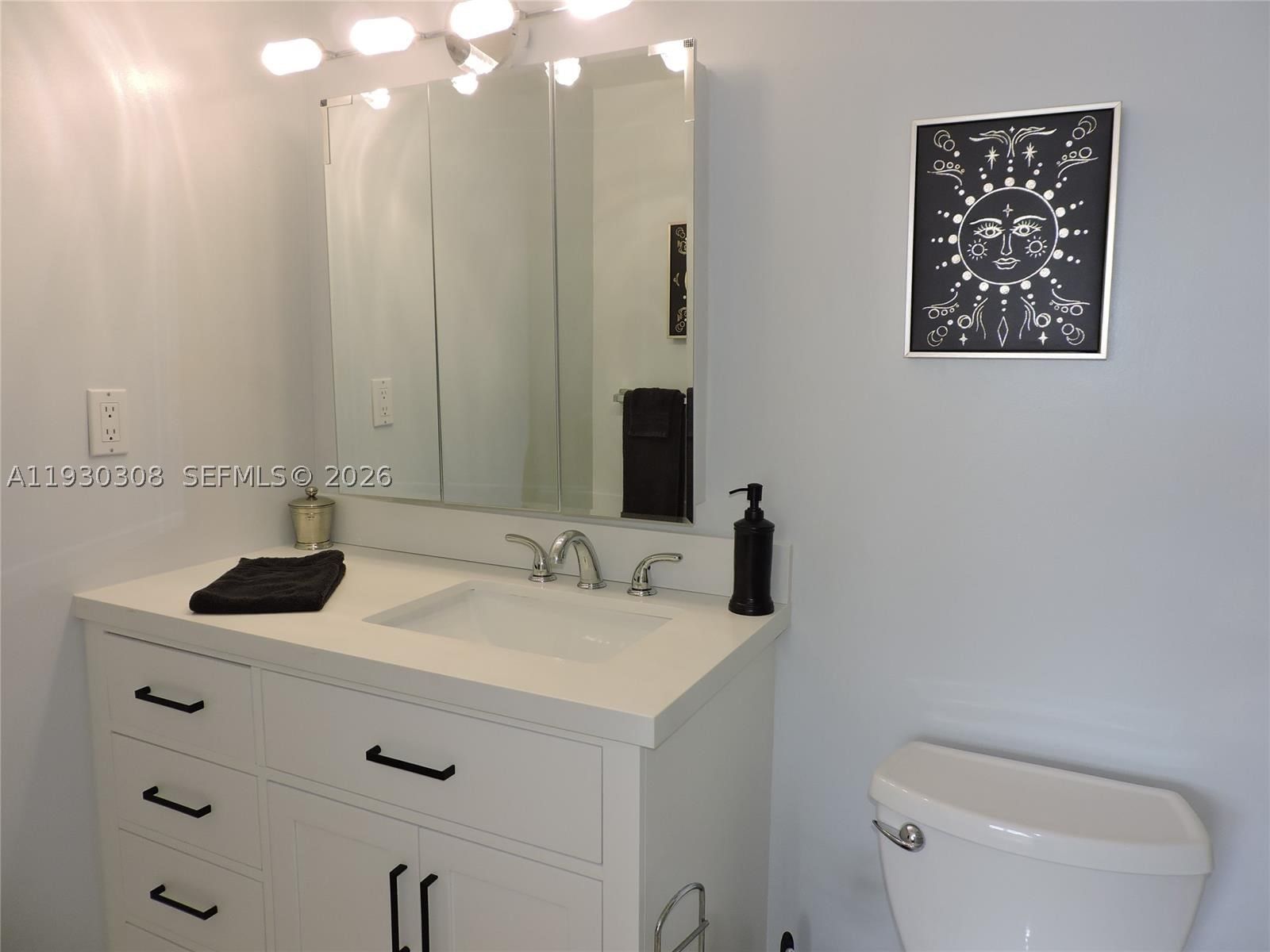 Real estate property located at 324 10th St #207, Broward, Meadowbrook Lakes Condo, Dania Beach, FL