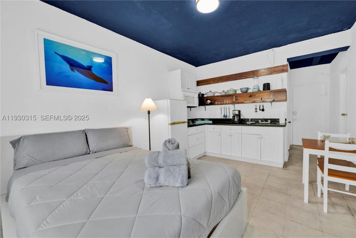 Real estate property located at 255 24th St #302, Miami-dade, The Mantell Condo, Miami Beach, FL