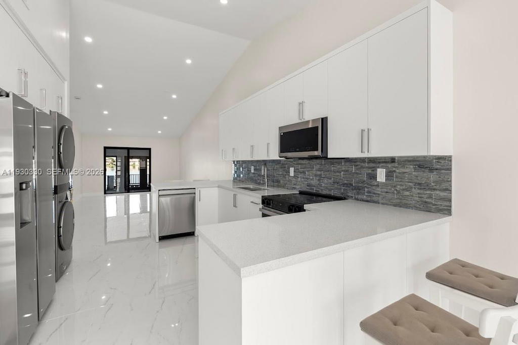 Real estate property located at 2737 55th Pl, Miami-dade, Alameda By The Lake, Hialeah, FL