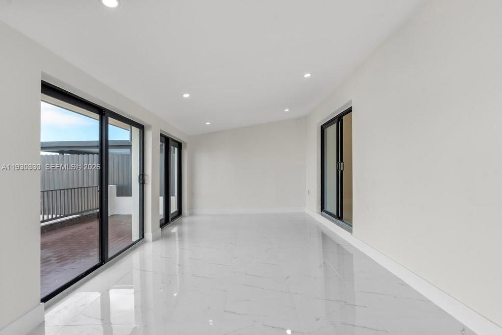 Real estate property located at 2737 55th Pl, Miami-dade, Alameda By The Lake, Hialeah, FL