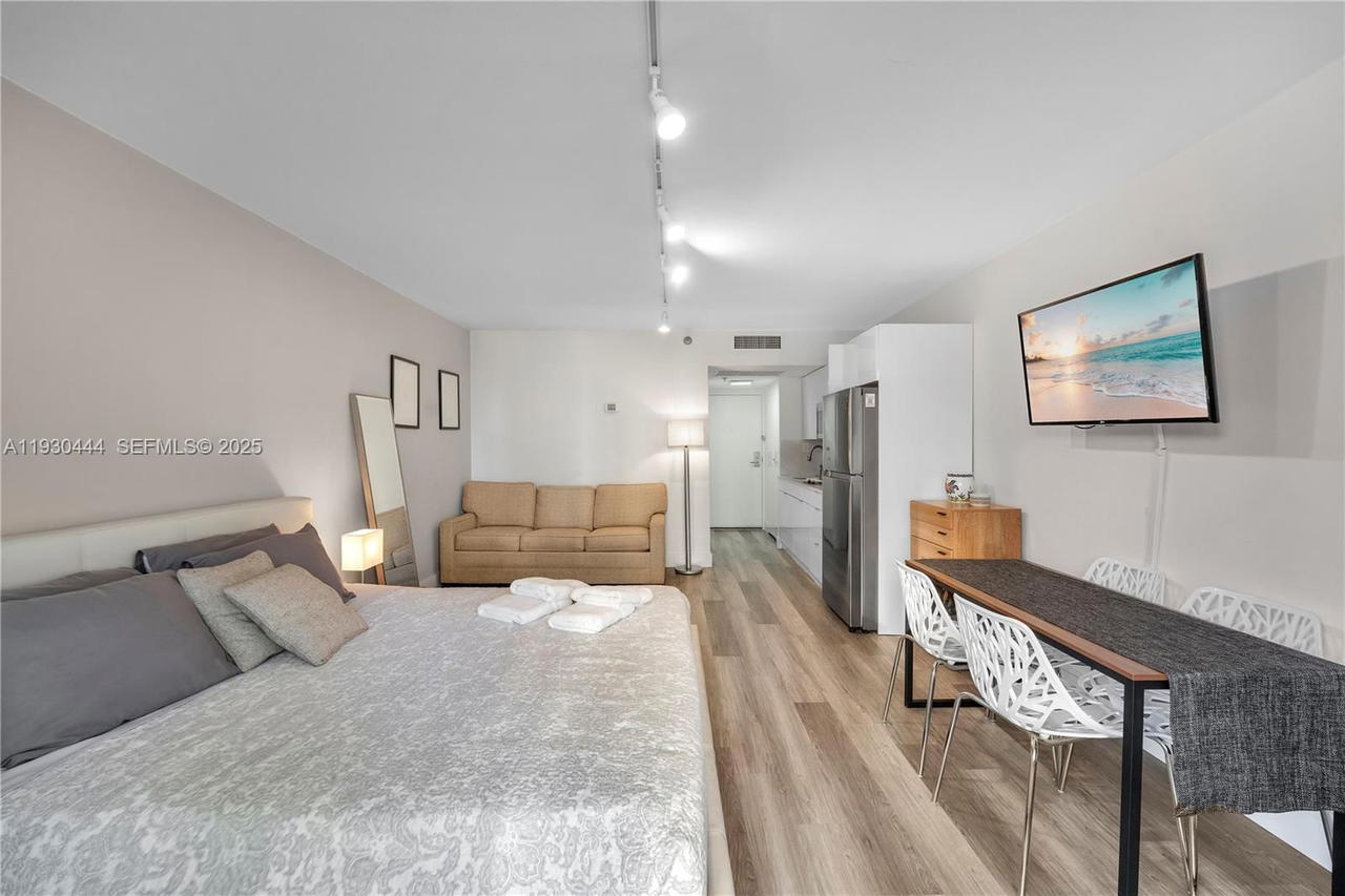 Real estate property located at 19201 Collins Ave #124, Miami-dade, The Aventura Beach Club C, Sunny Isles Beach, FL