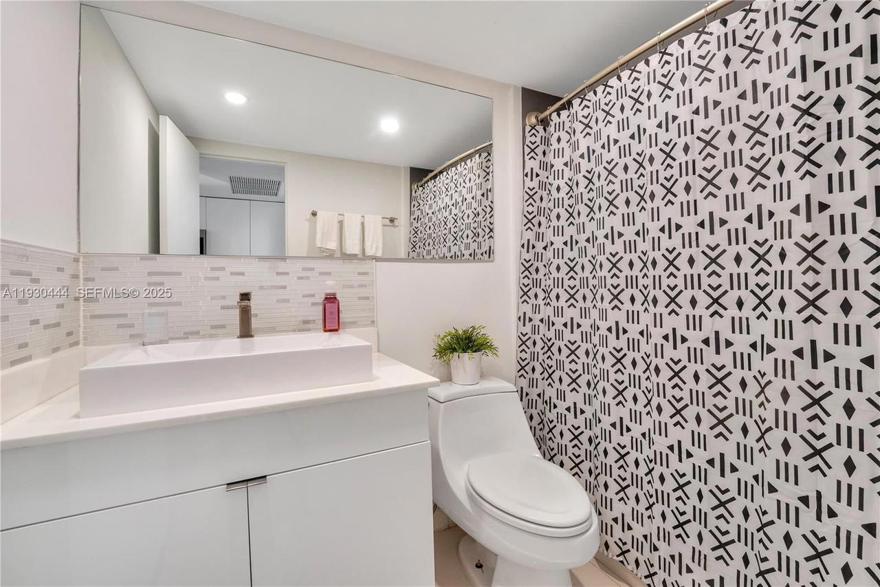 Real estate property located at 19201 Collins Ave #124, Miami-dade, The Aventura Beach Club C, Sunny Isles Beach, FL