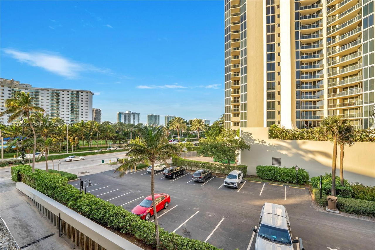 Real estate property located at 19201 Collins Ave #124, Miami-dade, The Aventura Beach Club C, Sunny Isles Beach, FL