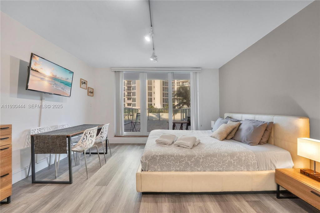 Real estate property located at 19201 Collins Ave #124, Miami-dade, The Aventura Beach Club C, Sunny Isles Beach, FL