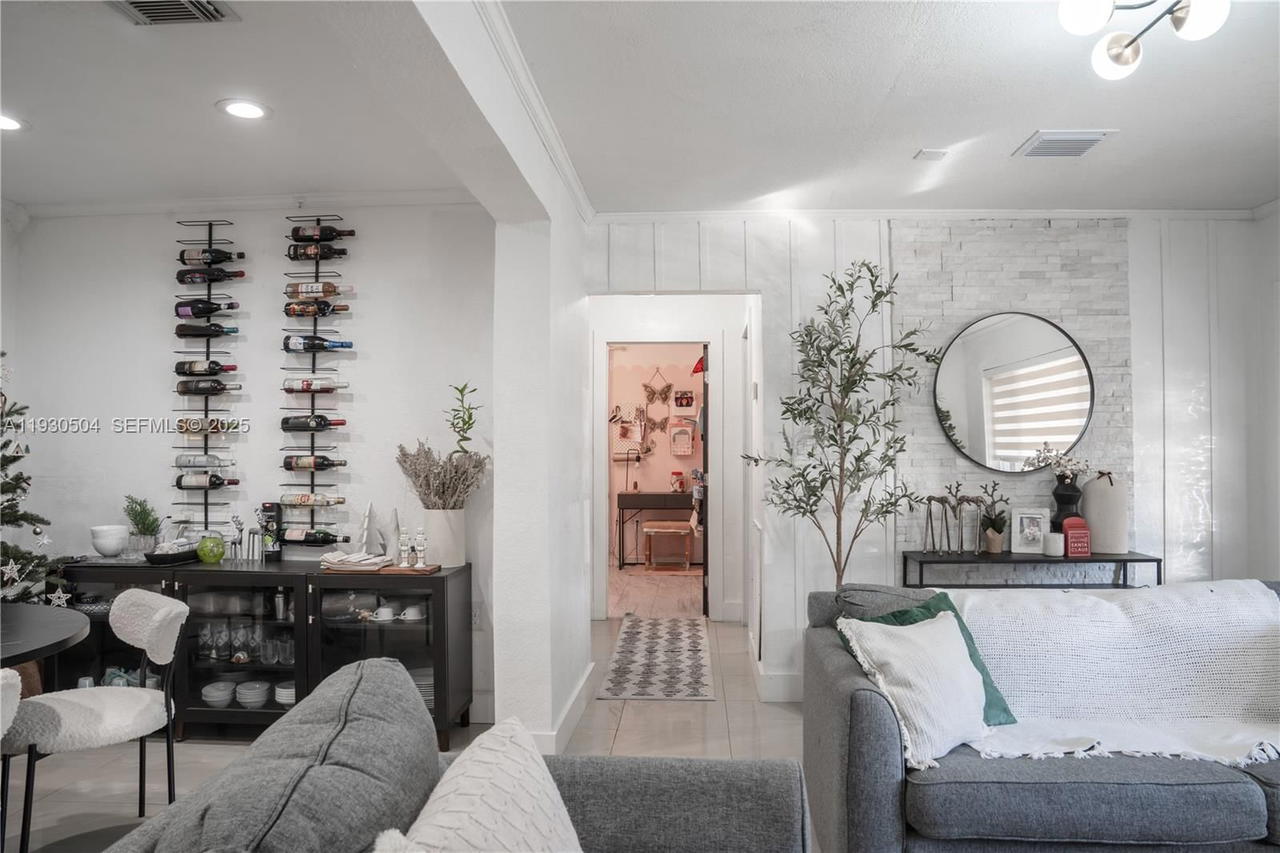 Real estate property located at 2403 Rodman St, Broward, Washington Heights Add, Hollywood, FL