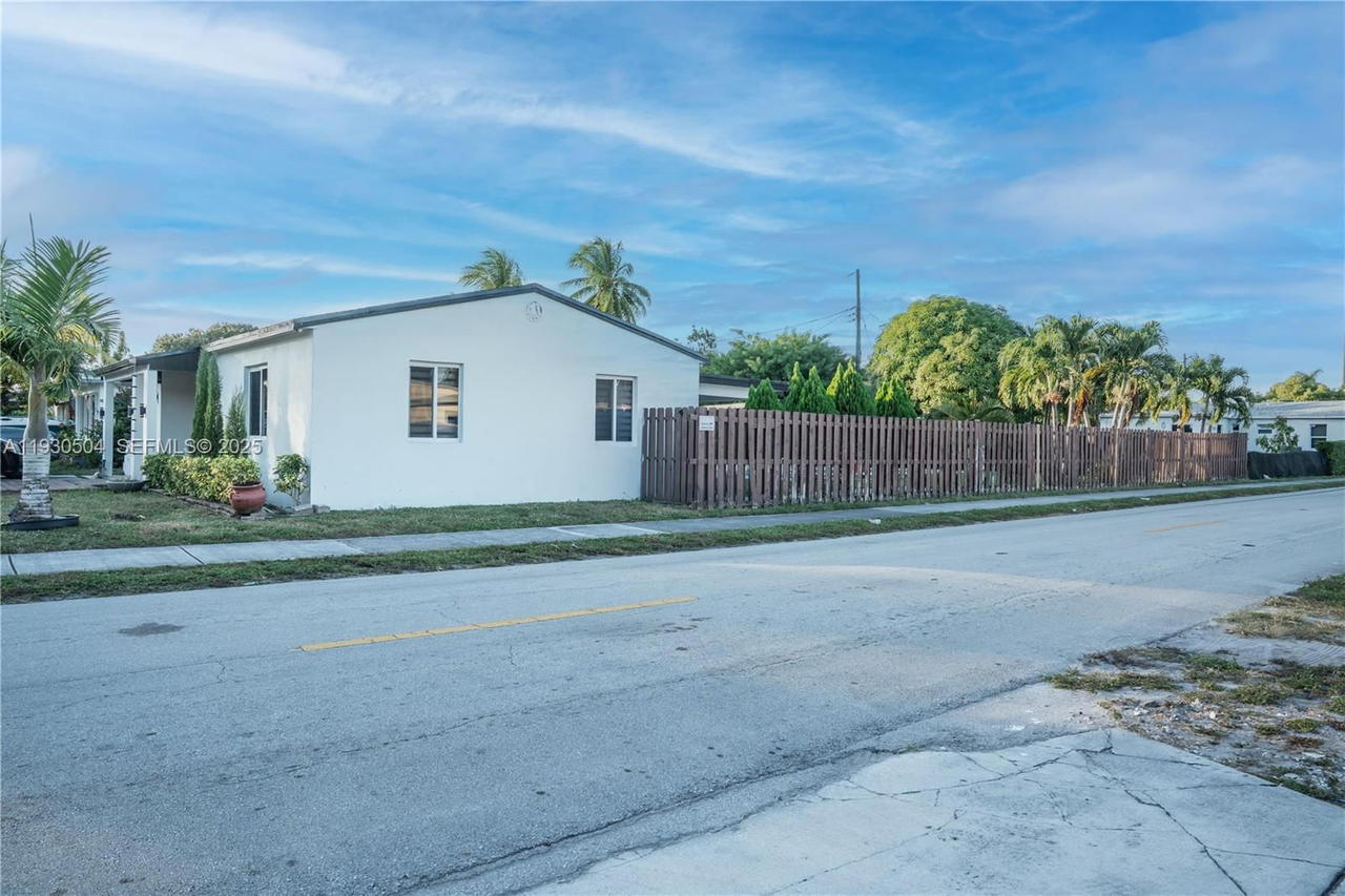 Real estate property located at 2403 Rodman St, Broward, Washington Heights Add, Hollywood, FL