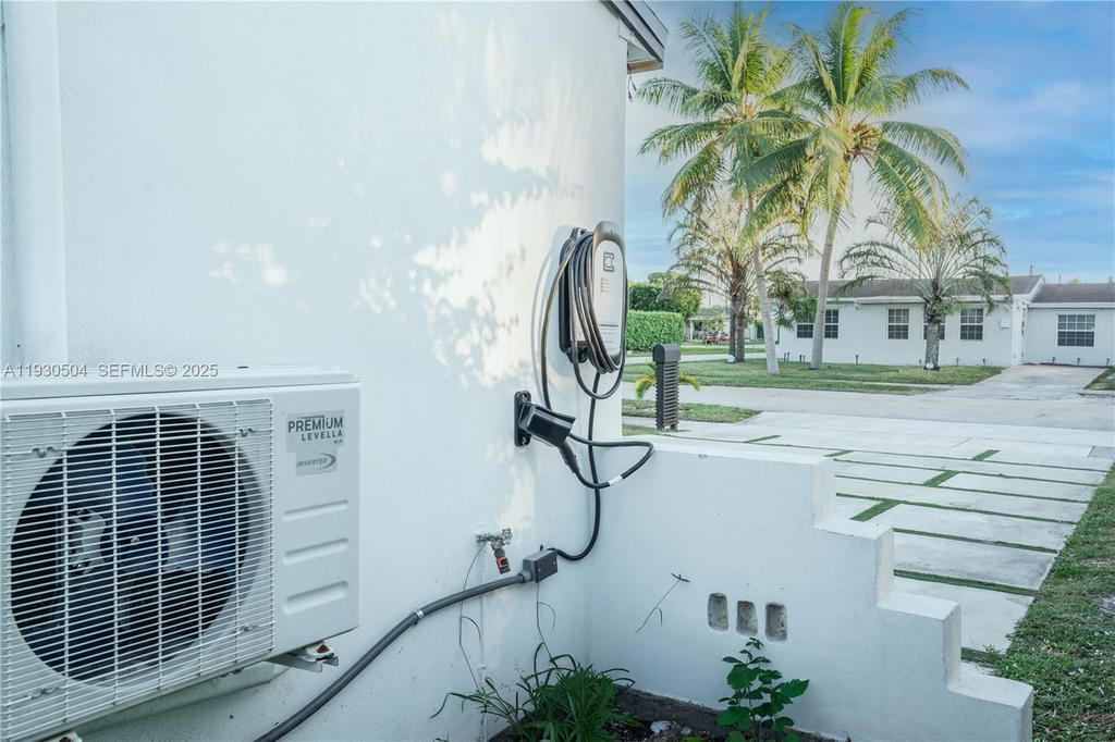 Real estate property located at 2403 Rodman St, Broward, Washington Heights Add, Hollywood, FL