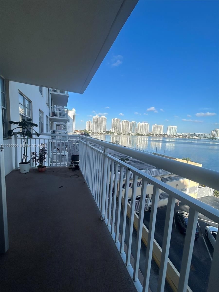 Real estate property located at 251 174th St #418, Miami-dade, Winston Towers 200, Sunny Isles Beach, FL