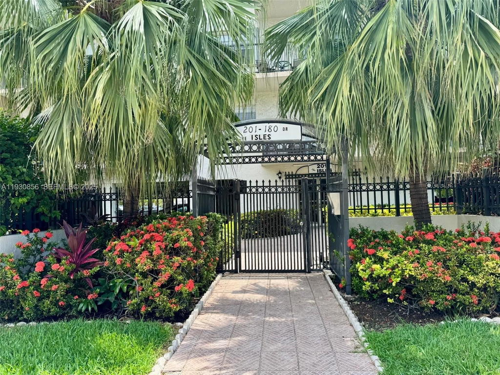 Real estate property located at 201 180 th Dr #114, Miami-dade, The Isles Condo, Sunny Isles Beach, FL