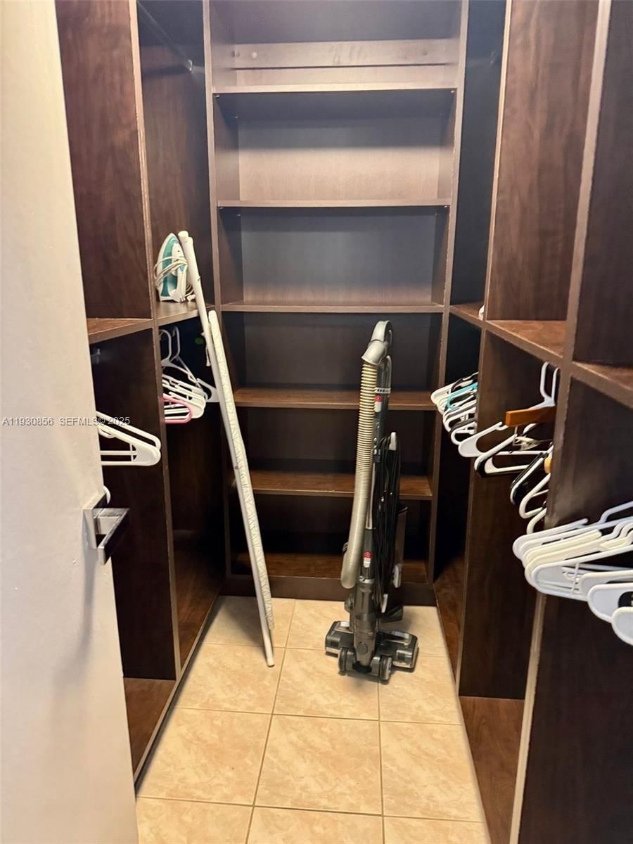 Real estate property located at 201 180 th Dr #114, Miami-dade, The Isles Condo, Sunny Isles Beach, FL