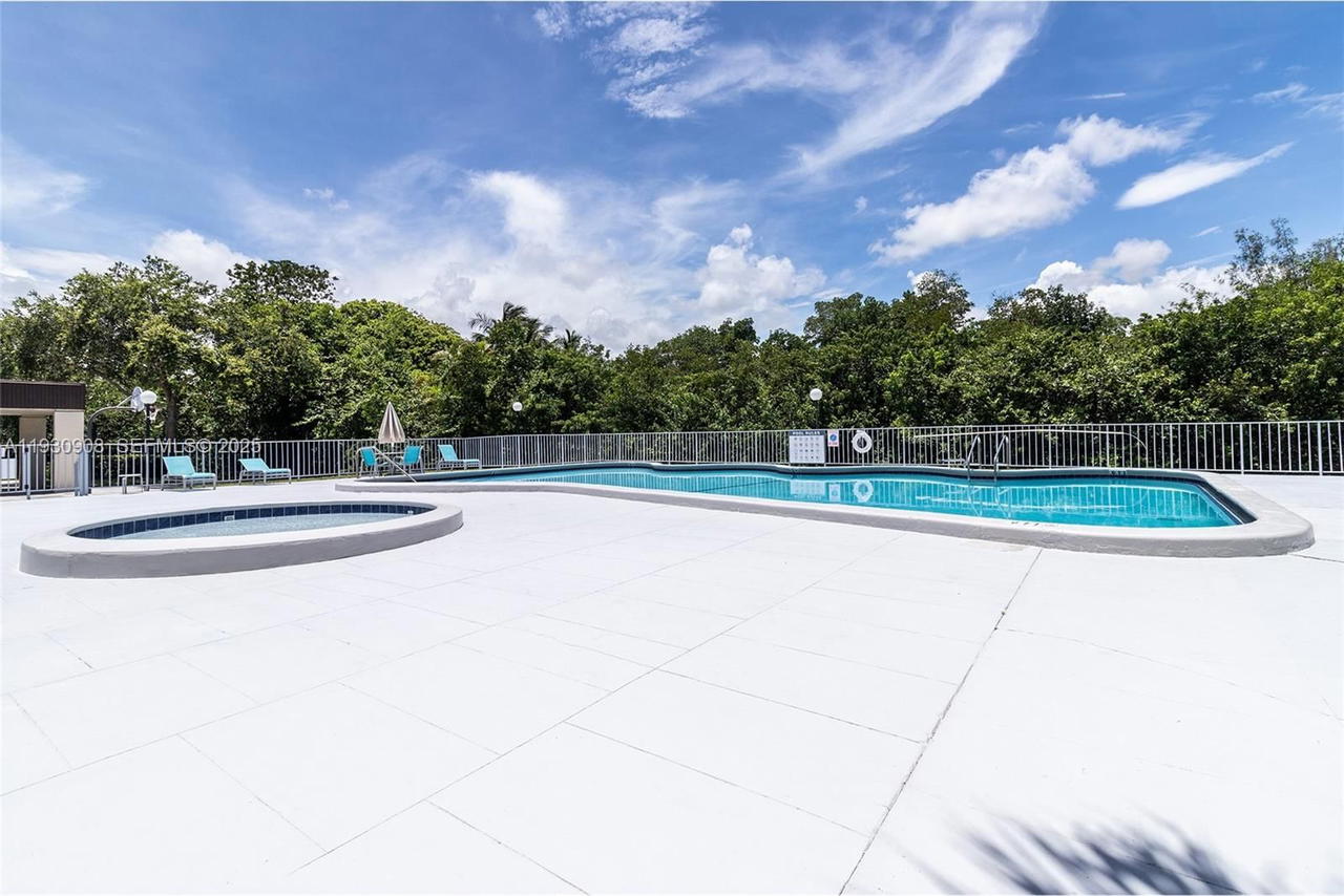 Real estate property located at 19212 25th Ave #283D, Miami-dade, Riverwood Sec 3, Miami, FL