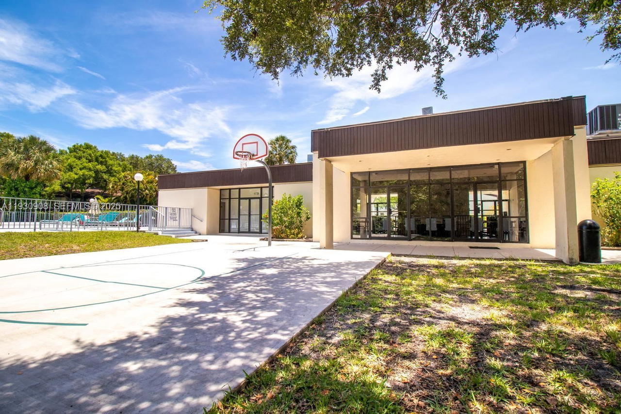Real estate property located at 19212 25th Ave #283D, Miami-dade, Riverwood Sec 3, Miami, FL