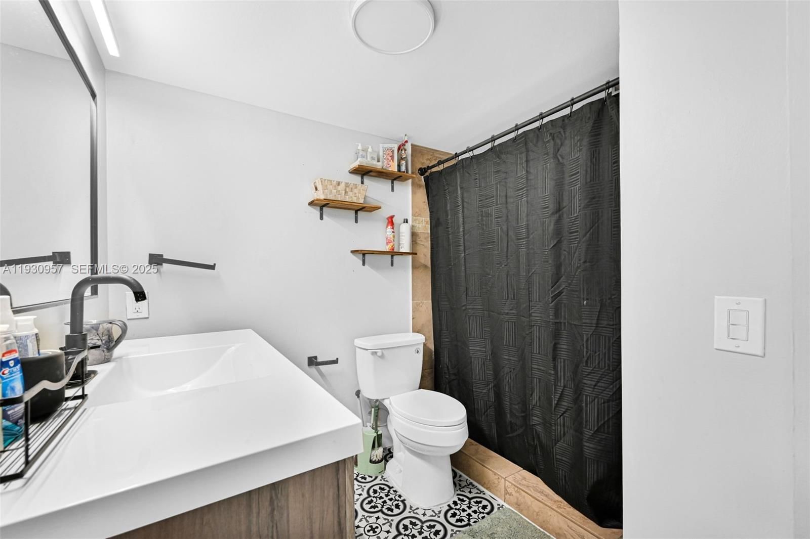 Real estate property located at 3900 Hills Dr #303, Broward, Emerald Hills C C Apts Co, Hollywood, FL