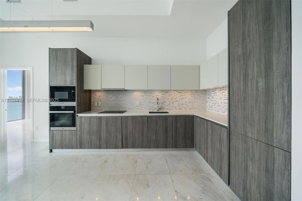 Real estate property located at 2900 7th Ave #604, Miami-dade, Biscayne Beach Condo Podiu, Miami, FL