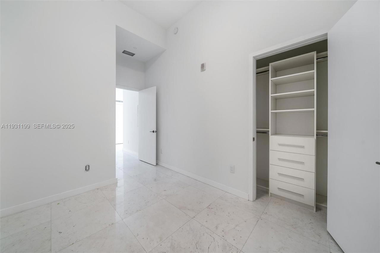 Real estate property located at 2900 7th Ave #604, Miami-dade, Biscayne Beach Condo Podiu, Miami, FL