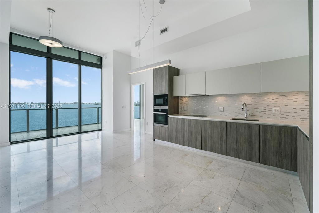 Real estate property located at 2900 7th Ave #604, Miami-dade, Biscayne Beach Condo Podiu, Miami, FL