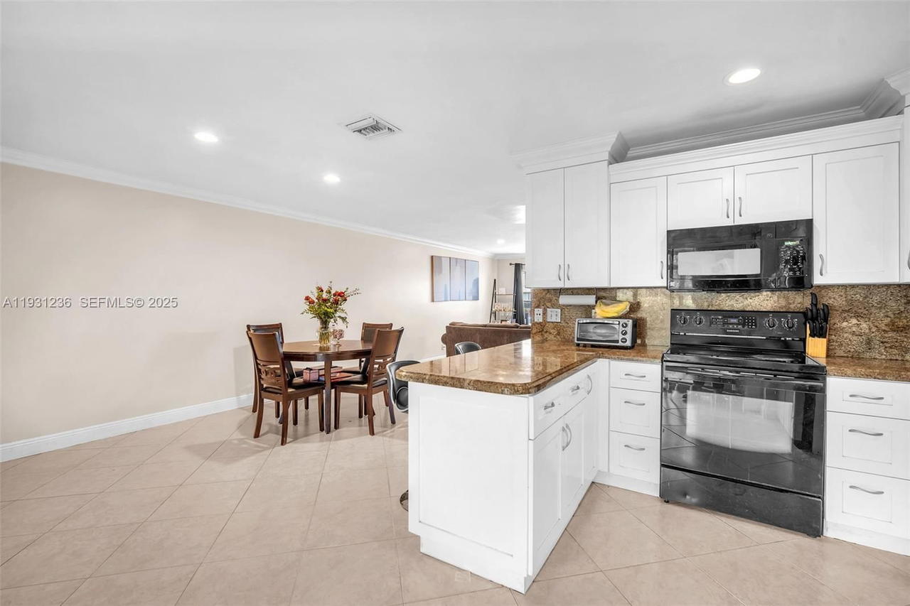 Real estate property located at 3370 Beau Rivage Dr #3N, Broward, Village At Blue Lake Cond, Pompano Beach, FL