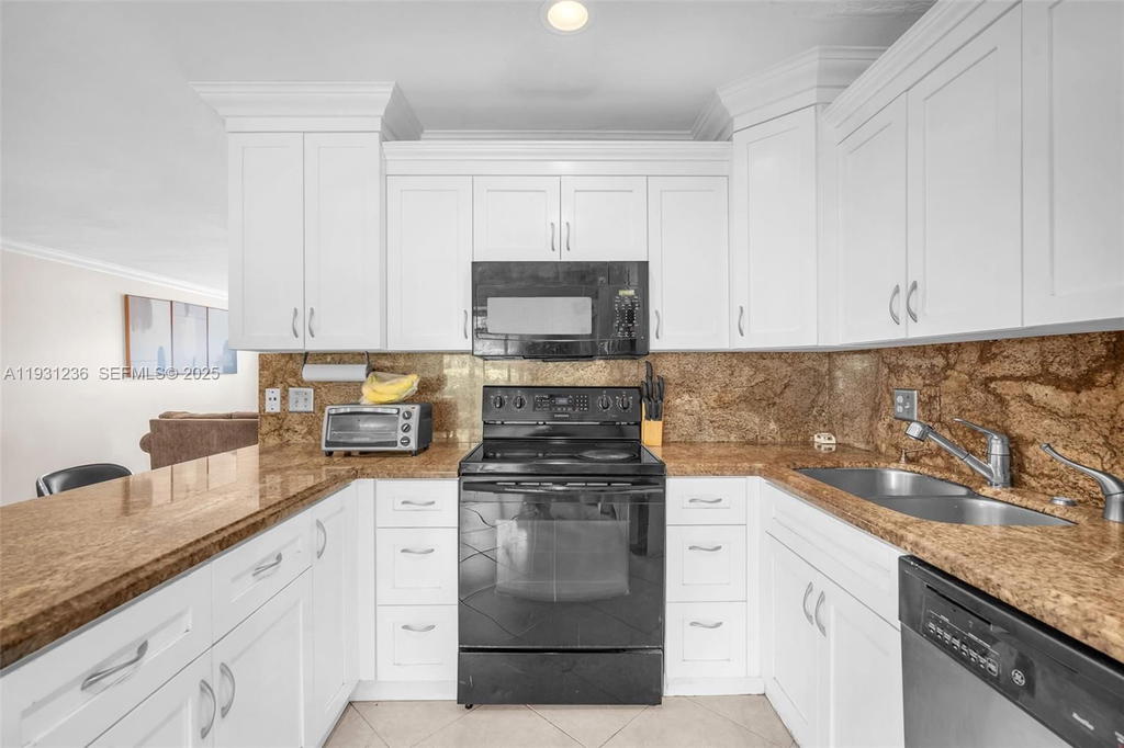 Real estate property located at 3370 Beau Rivage Dr #3N, Broward, Village At Blue Lake Cond, Pompano Beach, FL