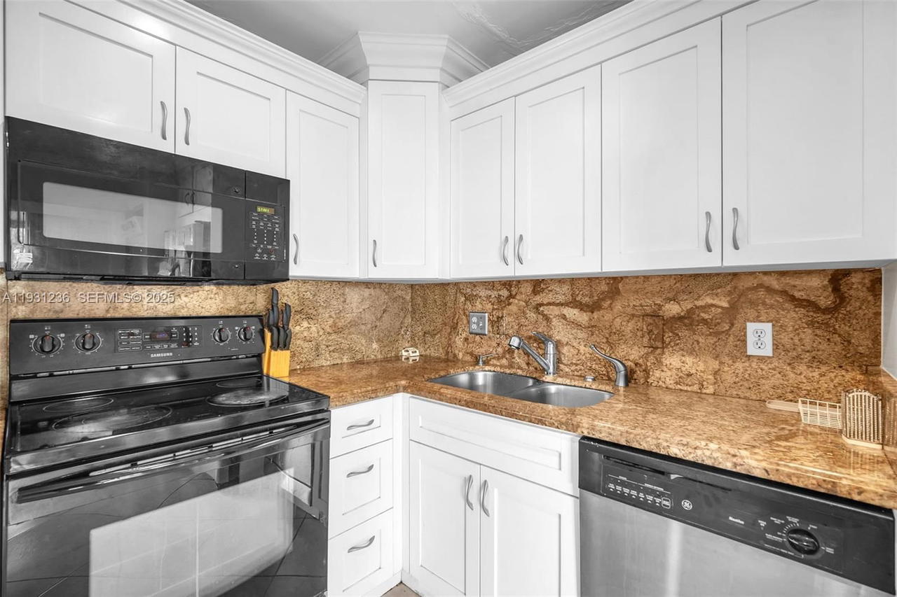 Real estate property located at 3370 Beau Rivage Dr #3N, Broward, Village At Blue Lake Cond, Pompano Beach, FL
