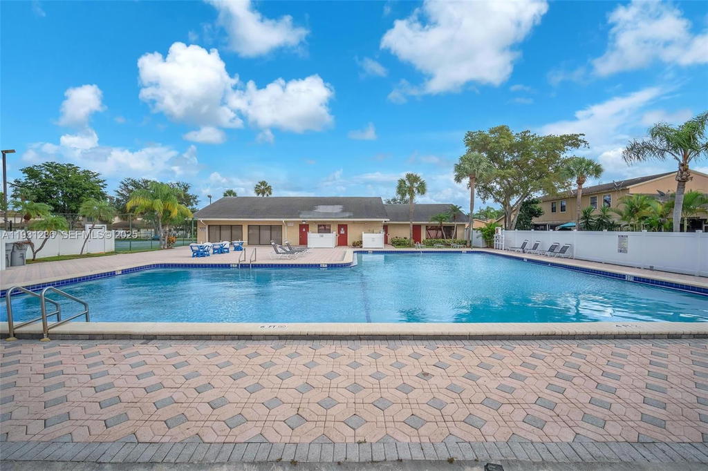 Real estate property located at 3370 Beau Rivage Dr #3N, Broward, Village At Blue Lake Cond, Pompano Beach, FL