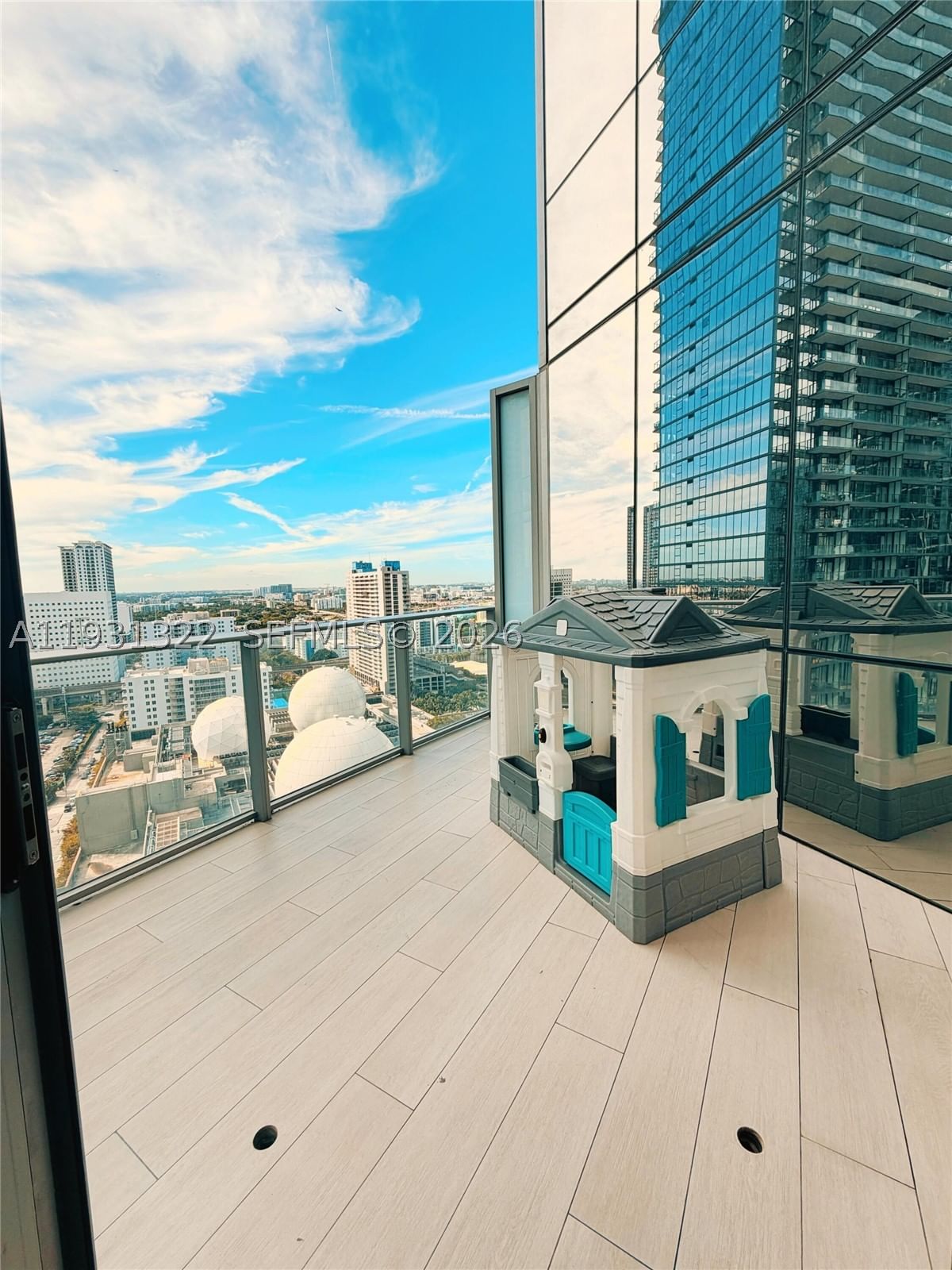 Real estate property located at 851 1st Ave #2212, Miami-dade, Paramount Miami Worldcent, Miami, FL