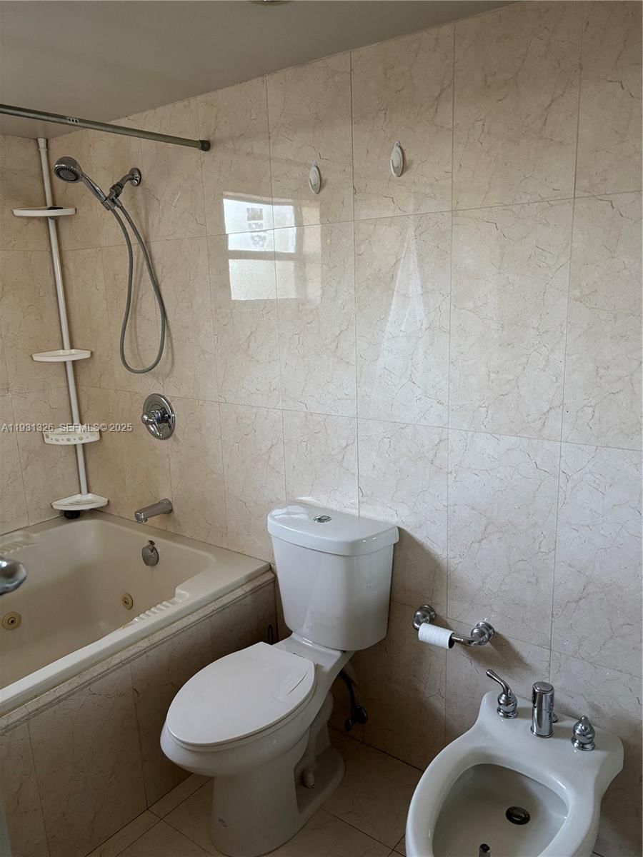 Real estate property located at 17960 6th Ave, Miami-dade, Highland Manor Sec 6, North Miami Beach, FL